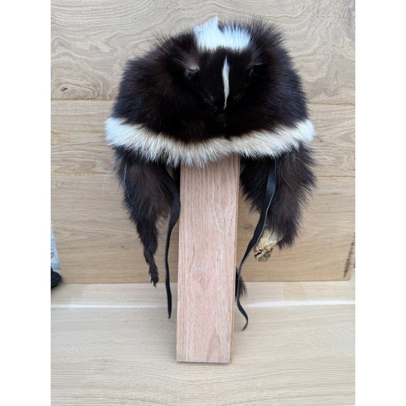 Fur‎ Trapper Hat Skunk Fur Hat Winter Hat with Tail Leather Ties Real Fur - Picture 1 of 9